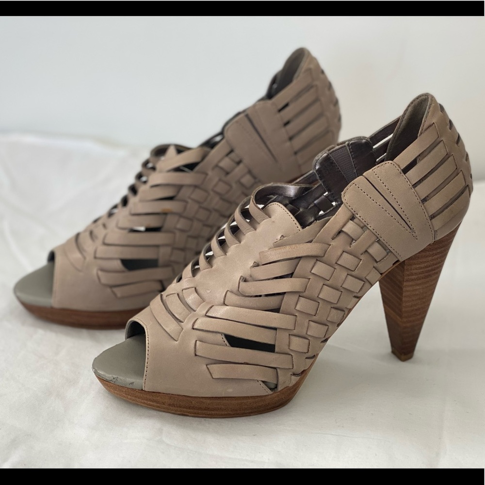 Banana Republic - Grey huarache heels - size 6 1/2